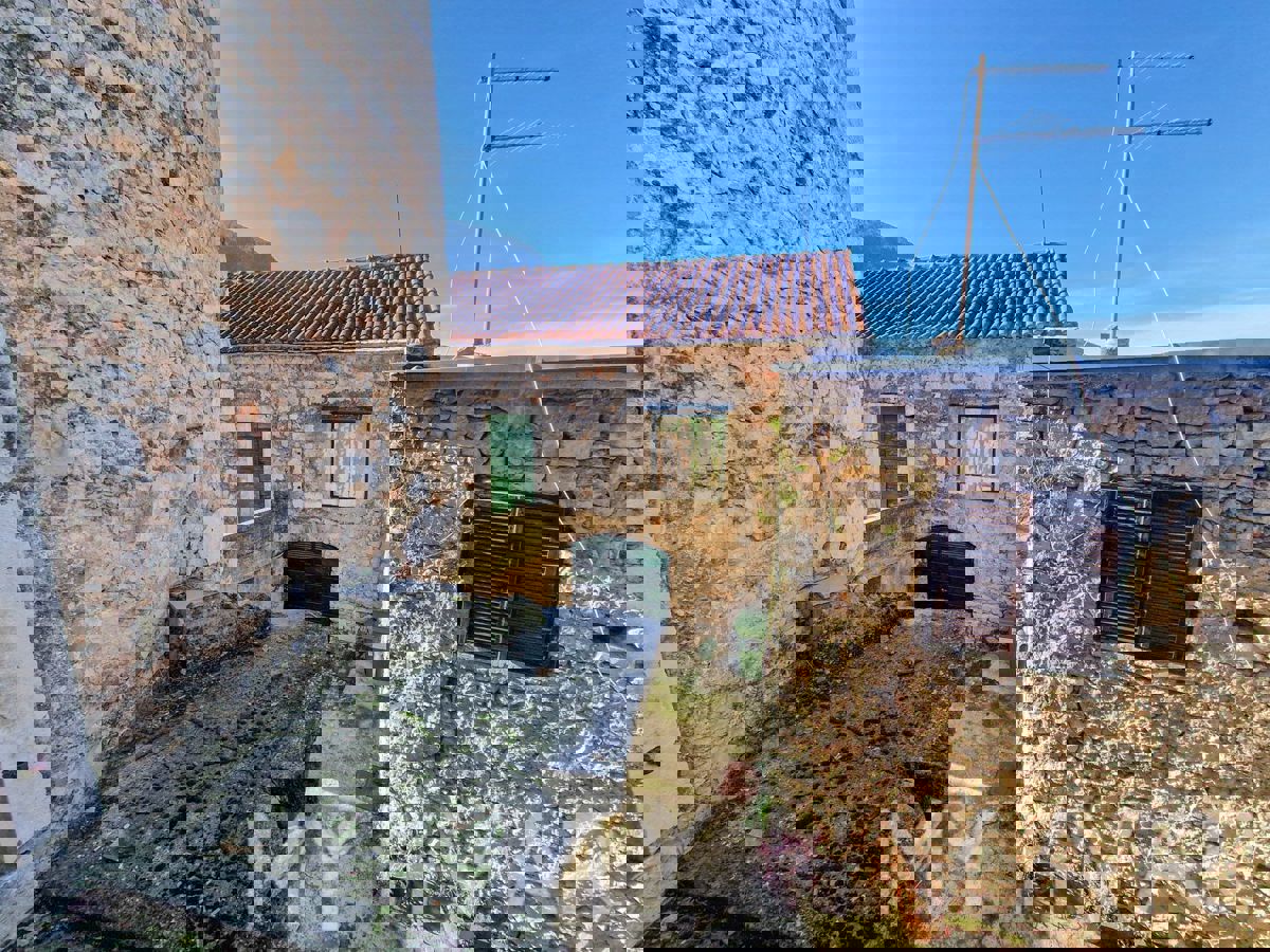 Casa in pietra annessa a Vrisnik