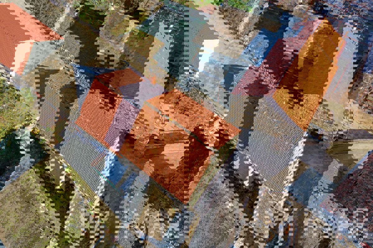 Casa in pietra annessa a Vrisnik