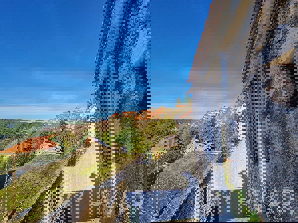 Casa in pietra annessa a Vrisnik