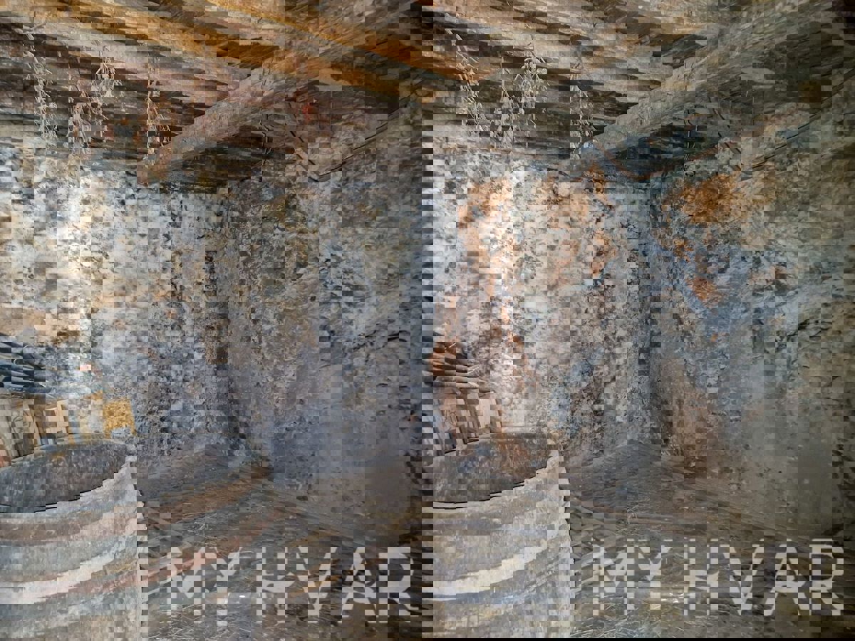 Casa in pietra annessa a Vrisnik