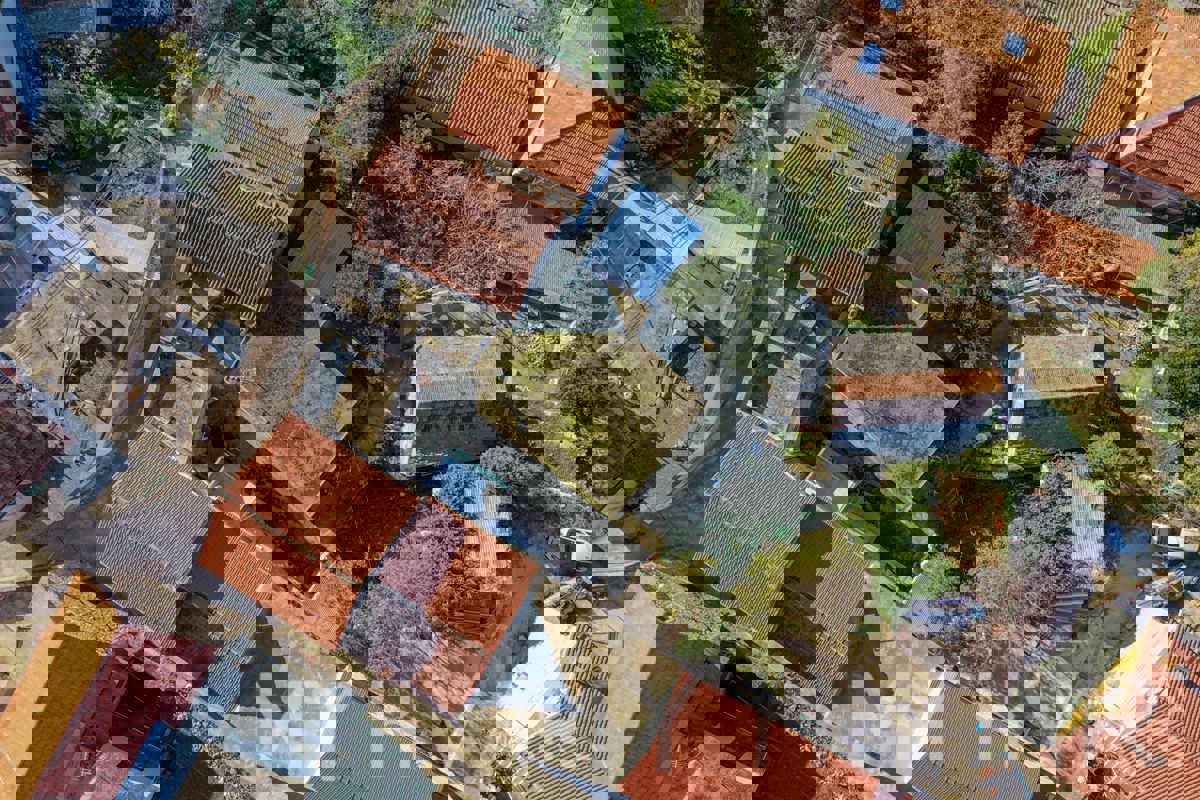 Casa in pietra annessa a Vrisnik