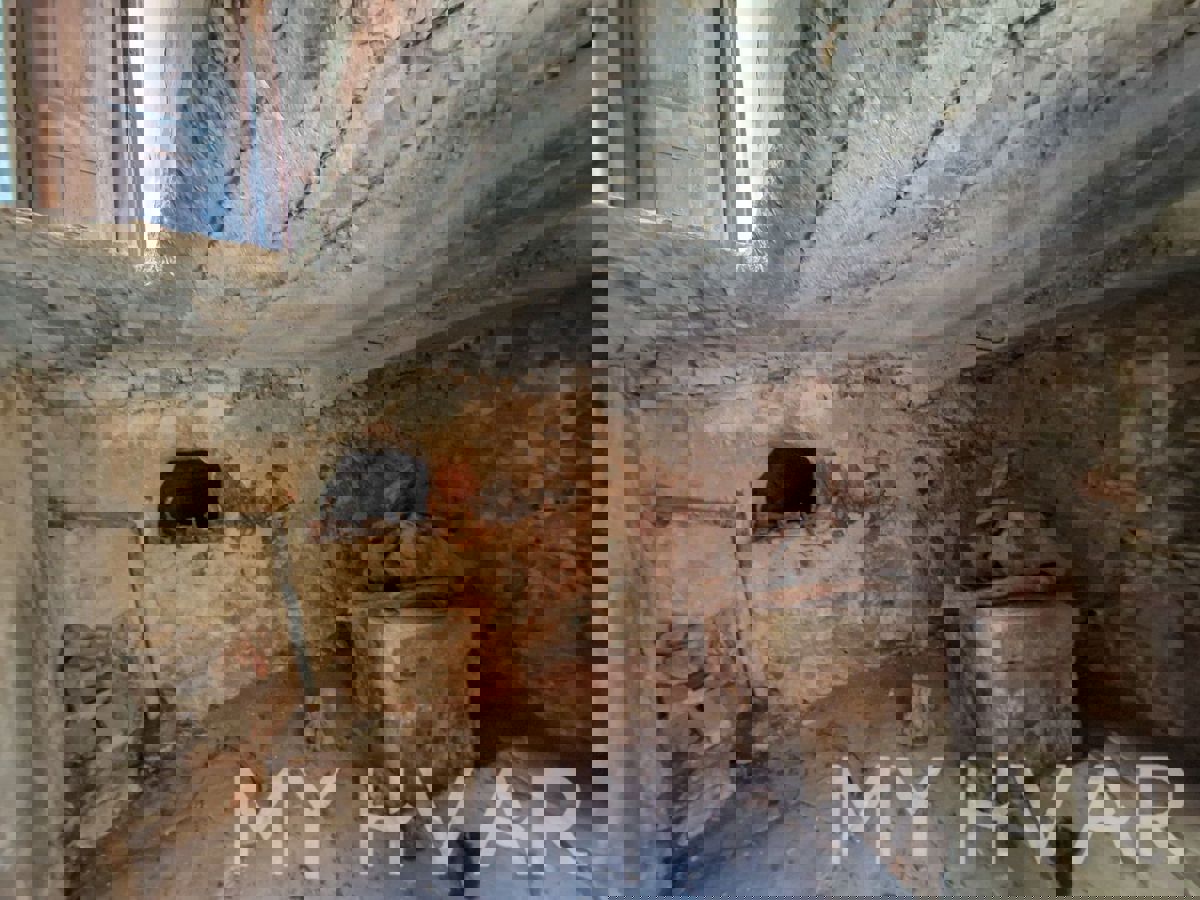 Casa in pietra annessa a Vrisnik