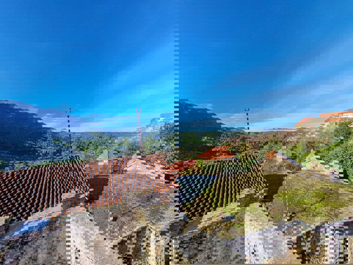 Casa in pietra annessa a Vrisnik