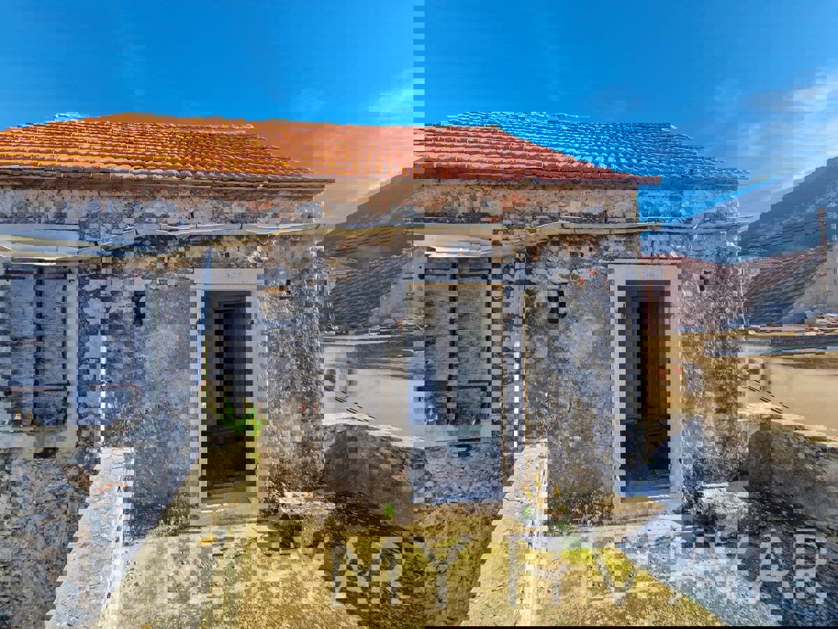 Casa in pietra annessa a Vrisnik