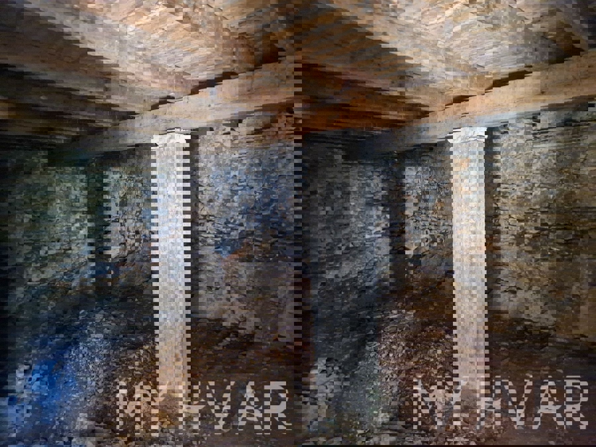 Casa in pietra a Vrbanj con giardino e terrazza