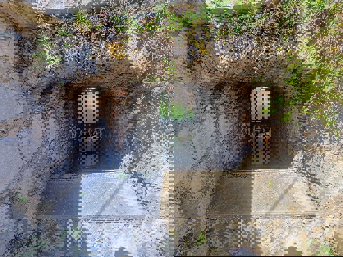 Casa in pietra a Vrbanj con giardino e terrazza