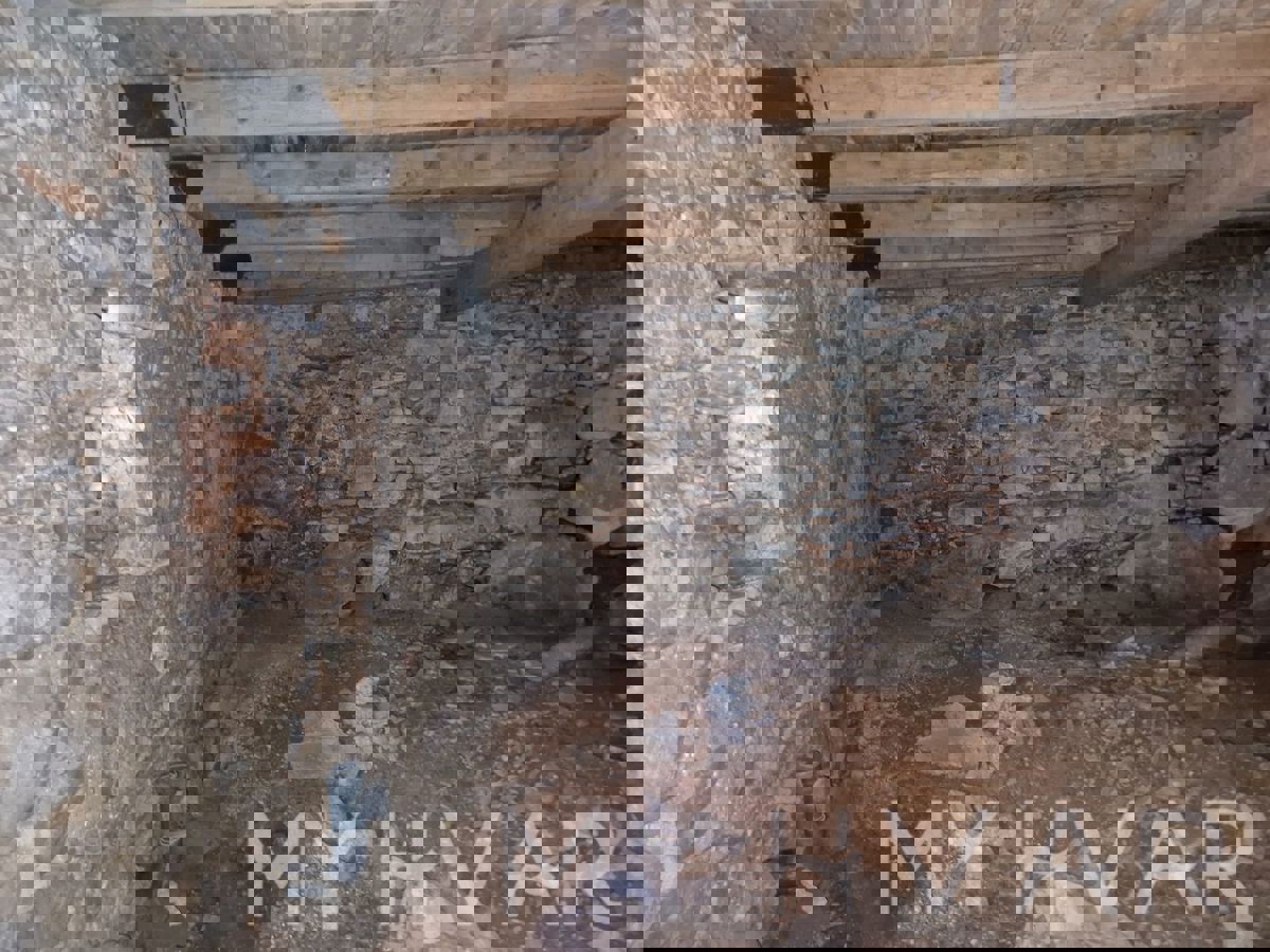 Casa in pietra a Vrbanj con giardino e terrazza