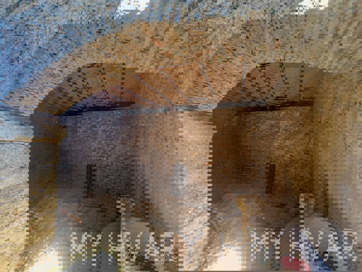 Casa in pietra a Vrbanj con giardino e terrazza