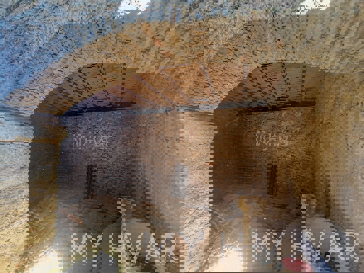 Casa in pietra a Vrbanj con giardino e terrazza