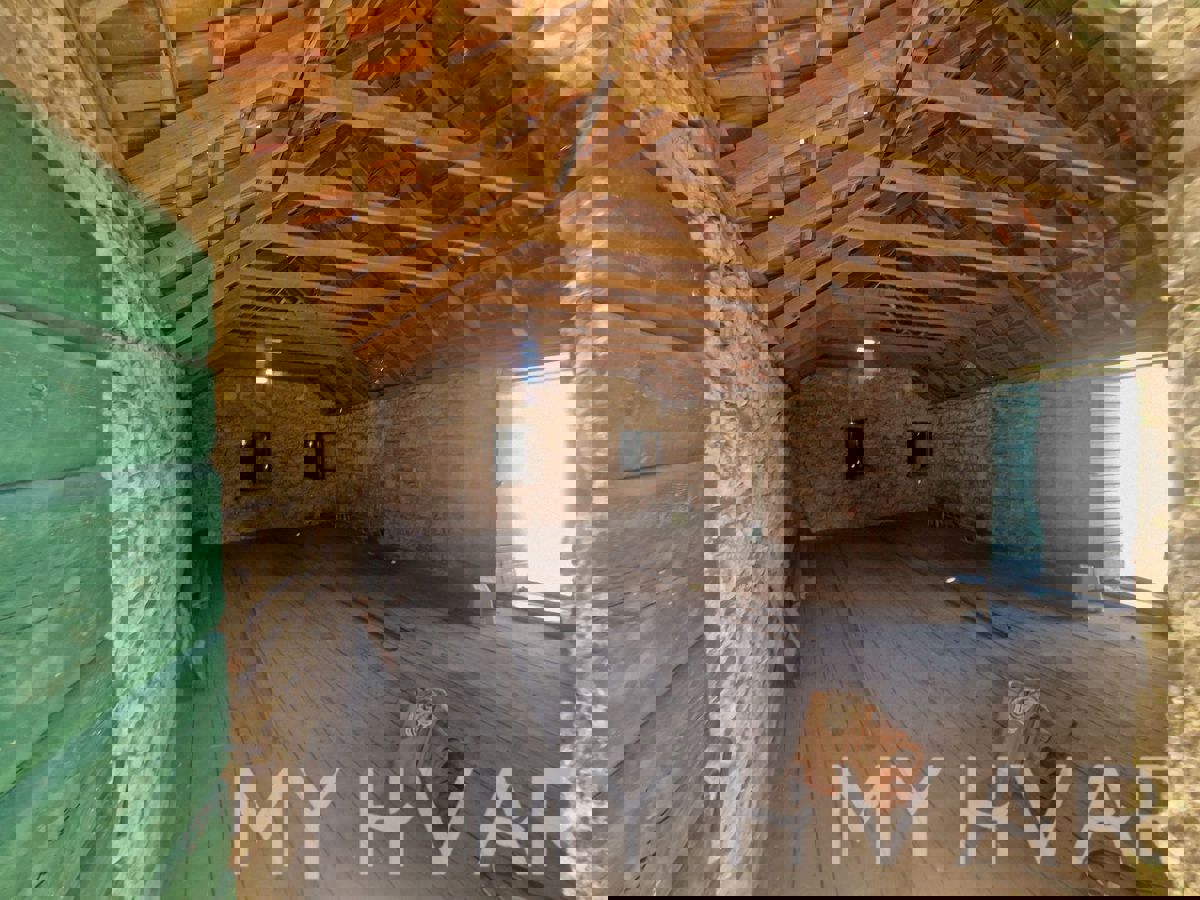 Casa in pietra a Vrbanj con giardino e terrazza