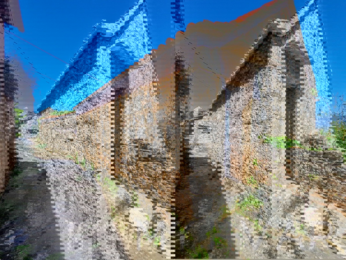 Casa in pietra a Vrbanj con giardino e terrazza