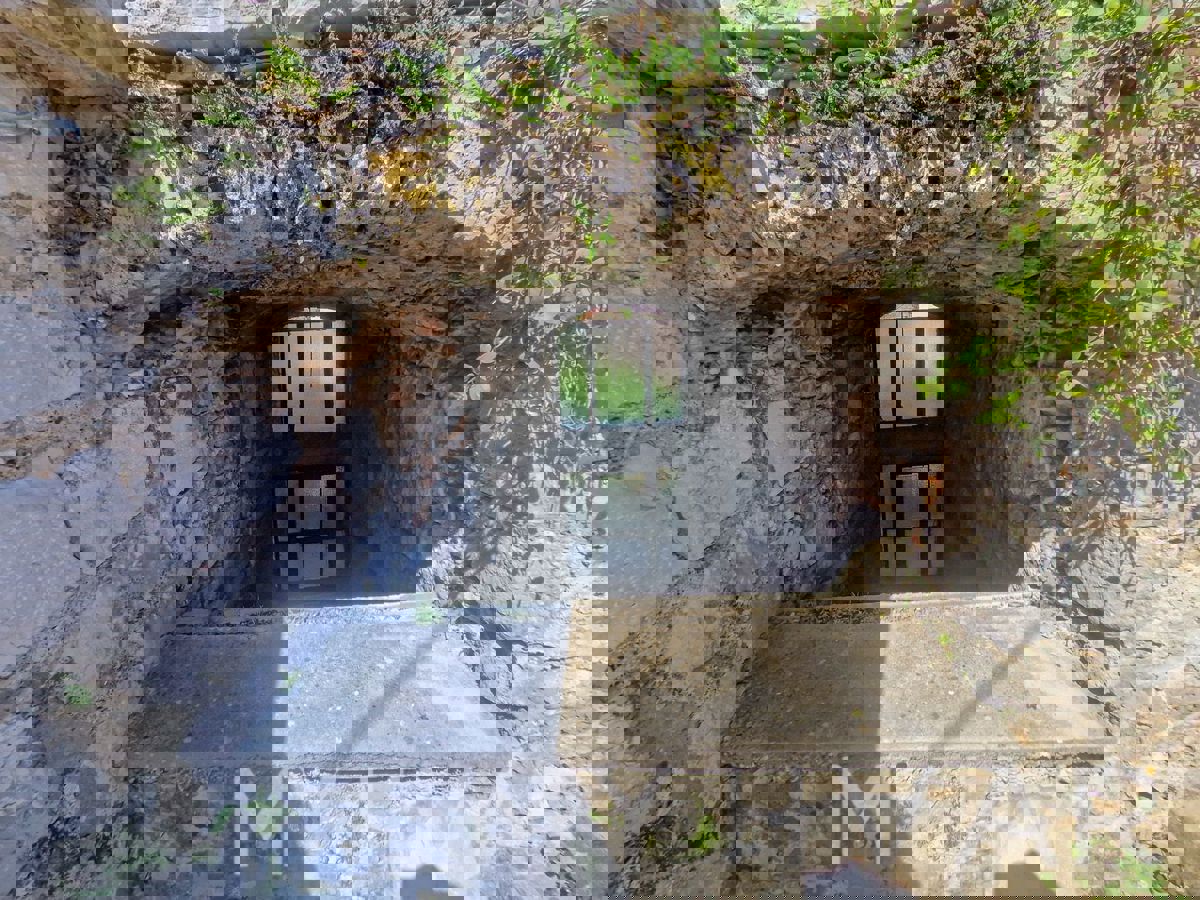 Casa in pietra a Vrbanj con giardino e terrazza