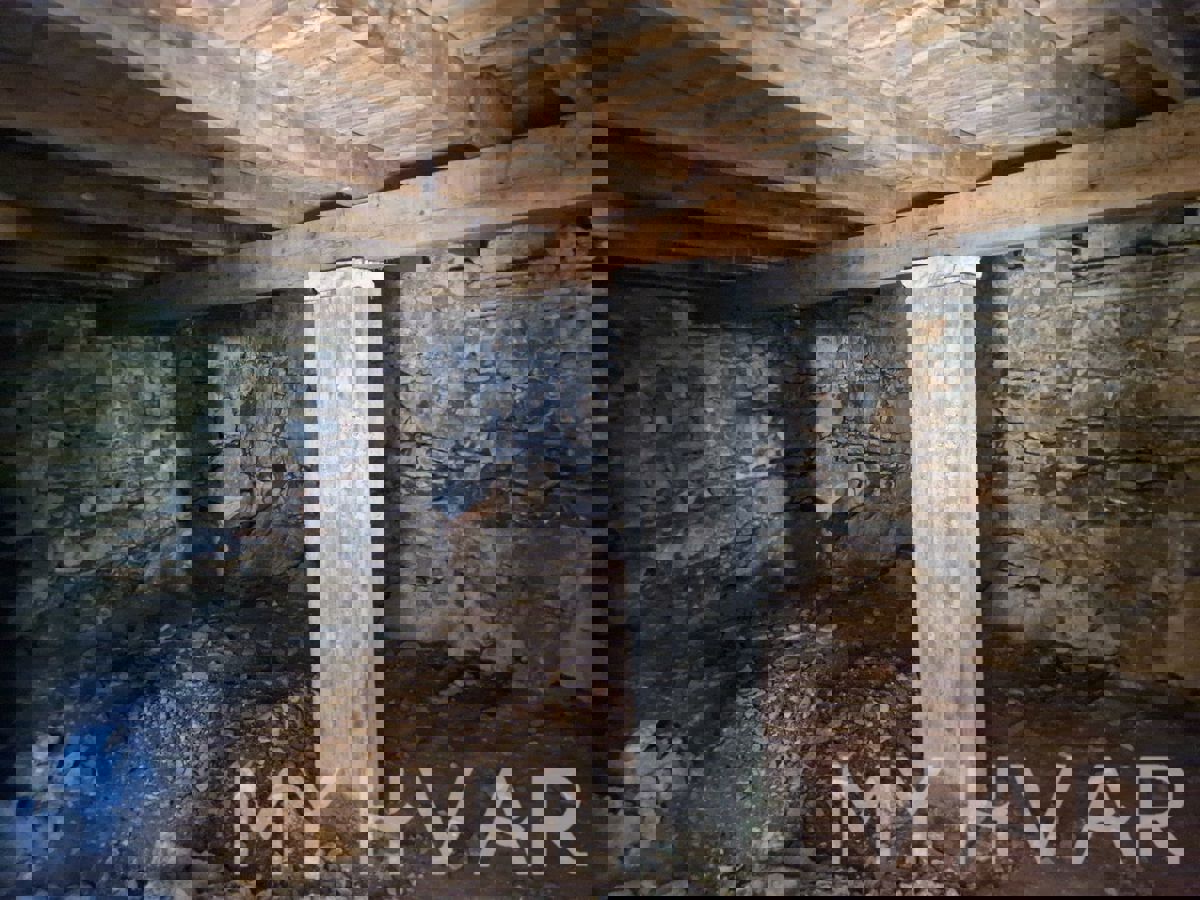 Casa in pietra a Vrbanj con giardino e terrazza