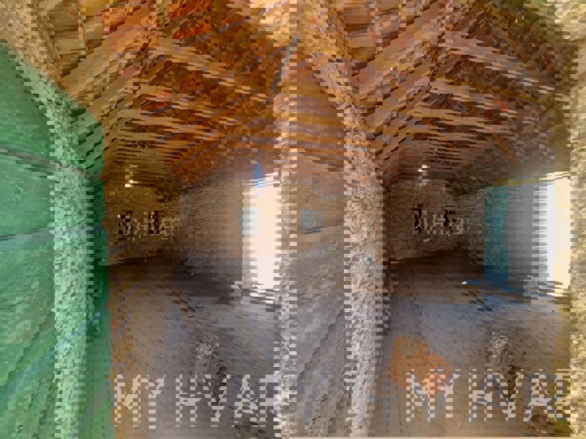 Casa in pietra a Vrbanj con giardino e terrazza