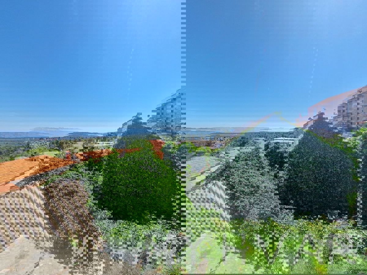 Casa in pietra a Vrbanj con giardino e terrazza