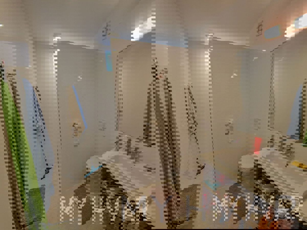 Casa unica in prima fila sul mare a Jelsa/Vrboska