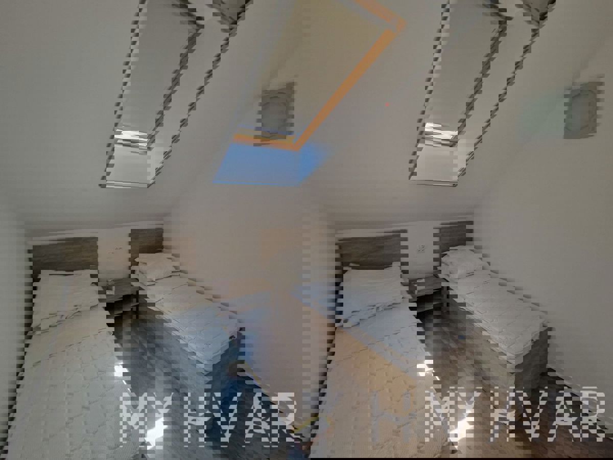 Casa unica in prima fila sul mare a Jelsa/Vrboska