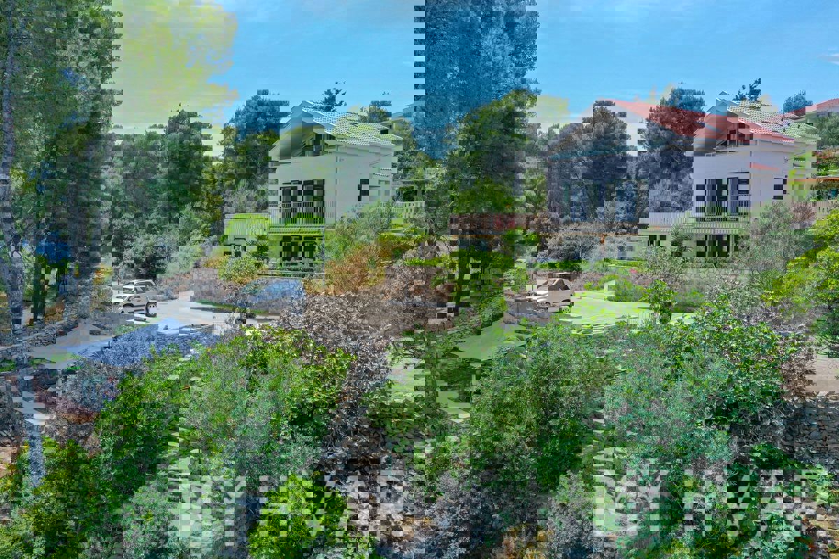 Casa unica in prima fila sul mare a Jelsa/Vrboska