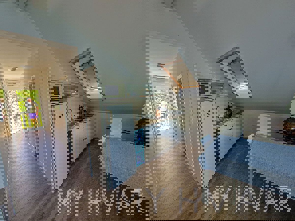 Casa unica in prima fila sul mare a Jelsa/Vrboska