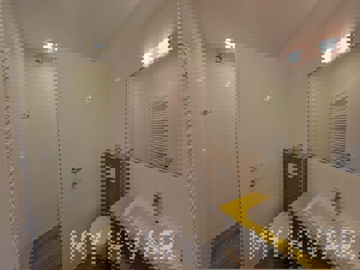 Casa unica in prima fila sul mare a Jelsa/Vrboska