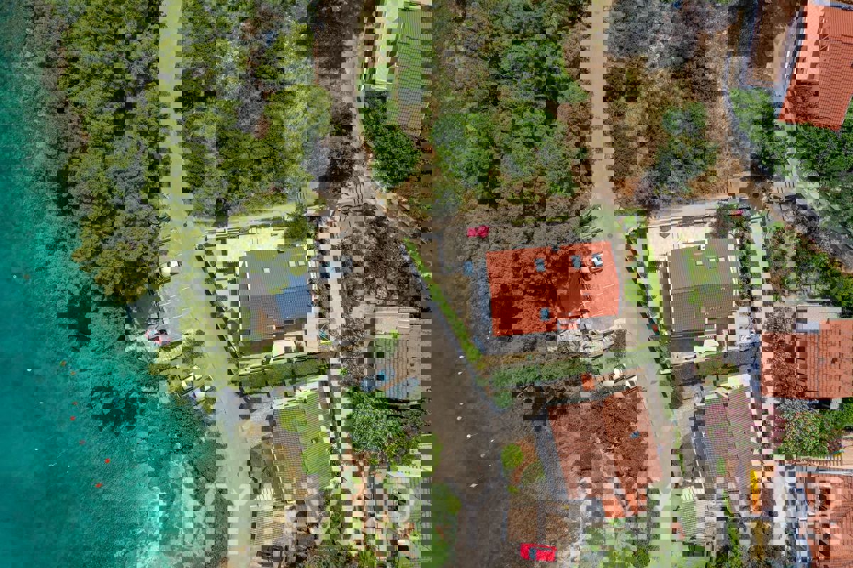 Casa unica in prima fila sul mare a Jelsa/Vrboska