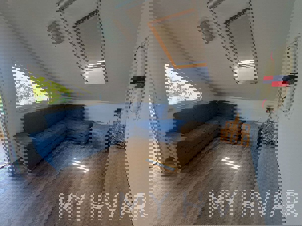 Casa unica in prima fila sul mare a Jelsa/Vrboska