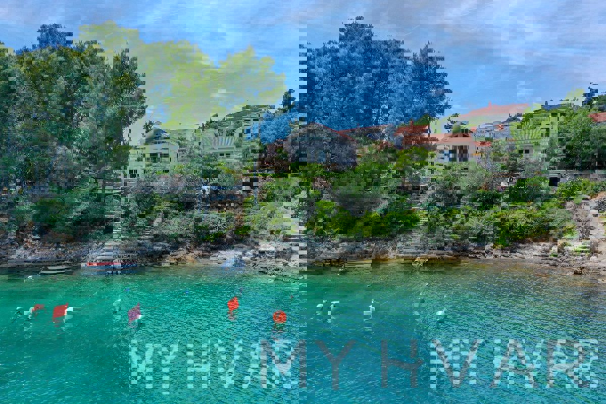 Casa unica in prima fila sul mare a Jelsa/Vrboska