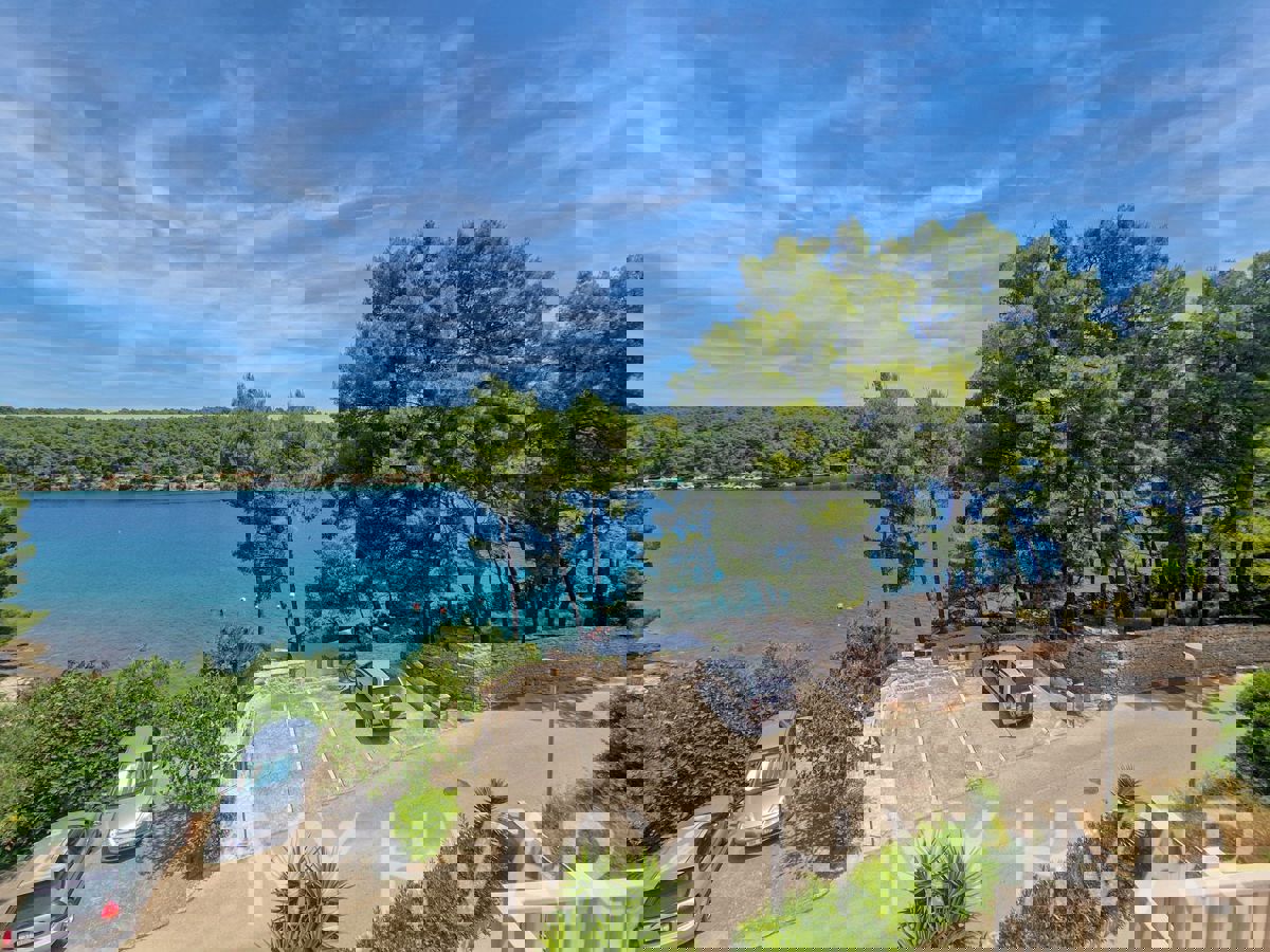 Casa unica in prima fila sul mare a Jelsa/Vrboska