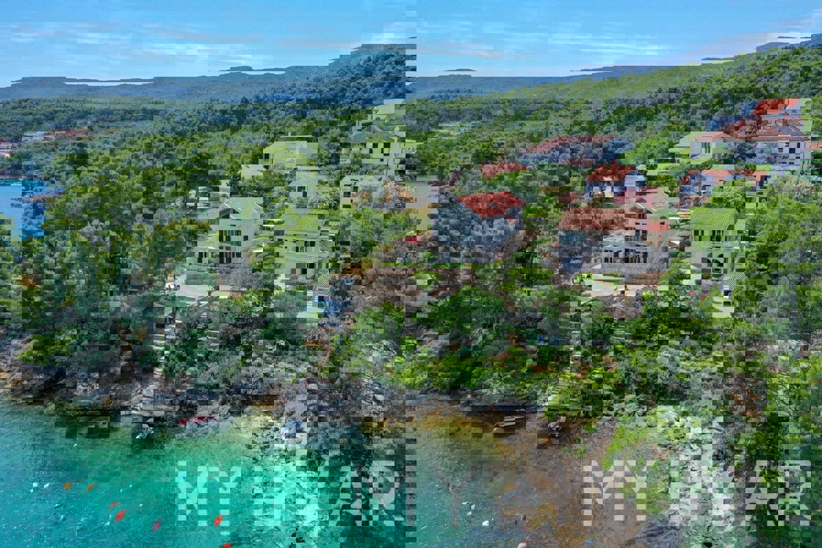 Casa unica in prima fila sul mare a Jelsa/Vrboska