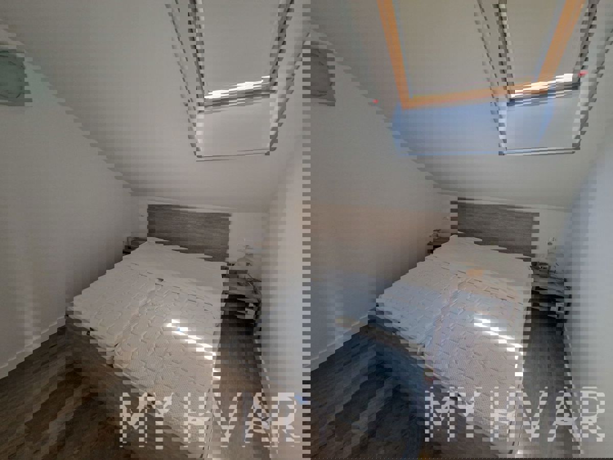 Casa unica in prima fila sul mare a Jelsa/Vrboska