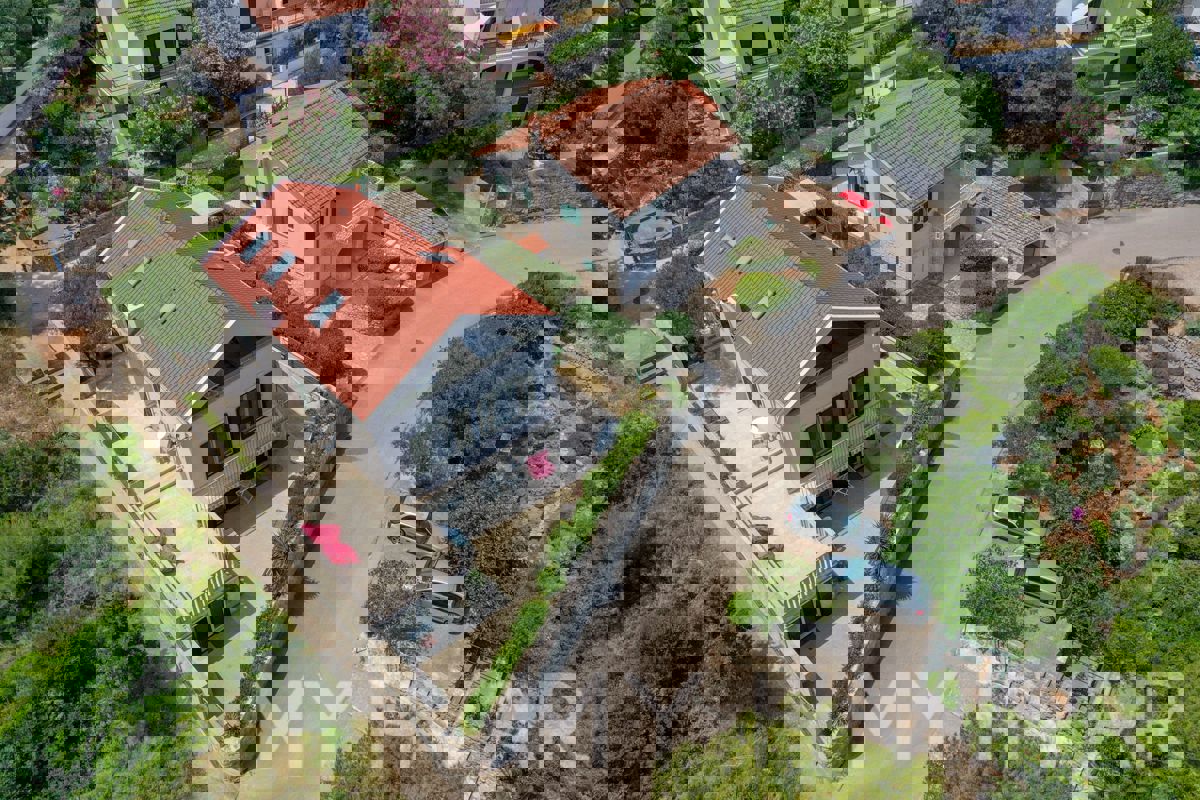 Casa unica in prima fila sul mare a Jelsa/Vrboska