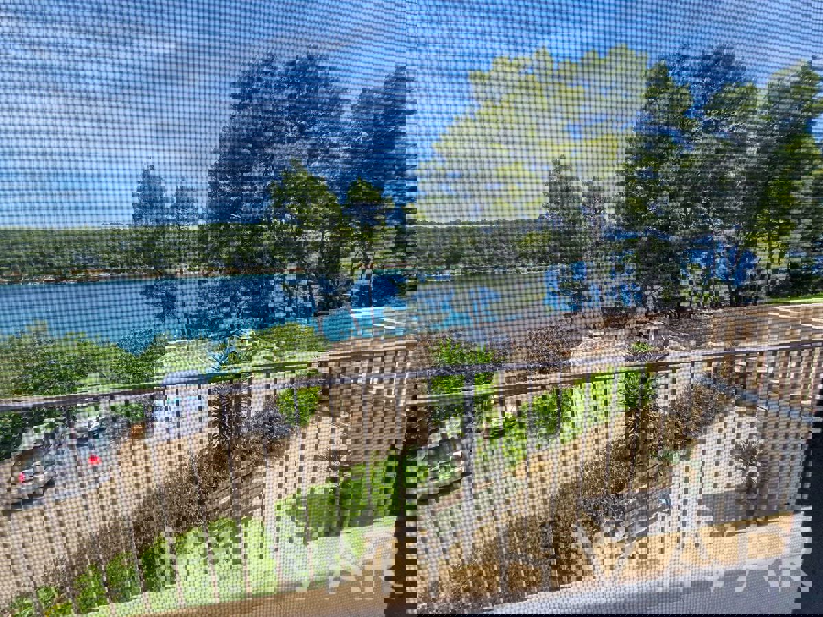 Casa unica in prima fila sul mare a Jelsa/Vrboska