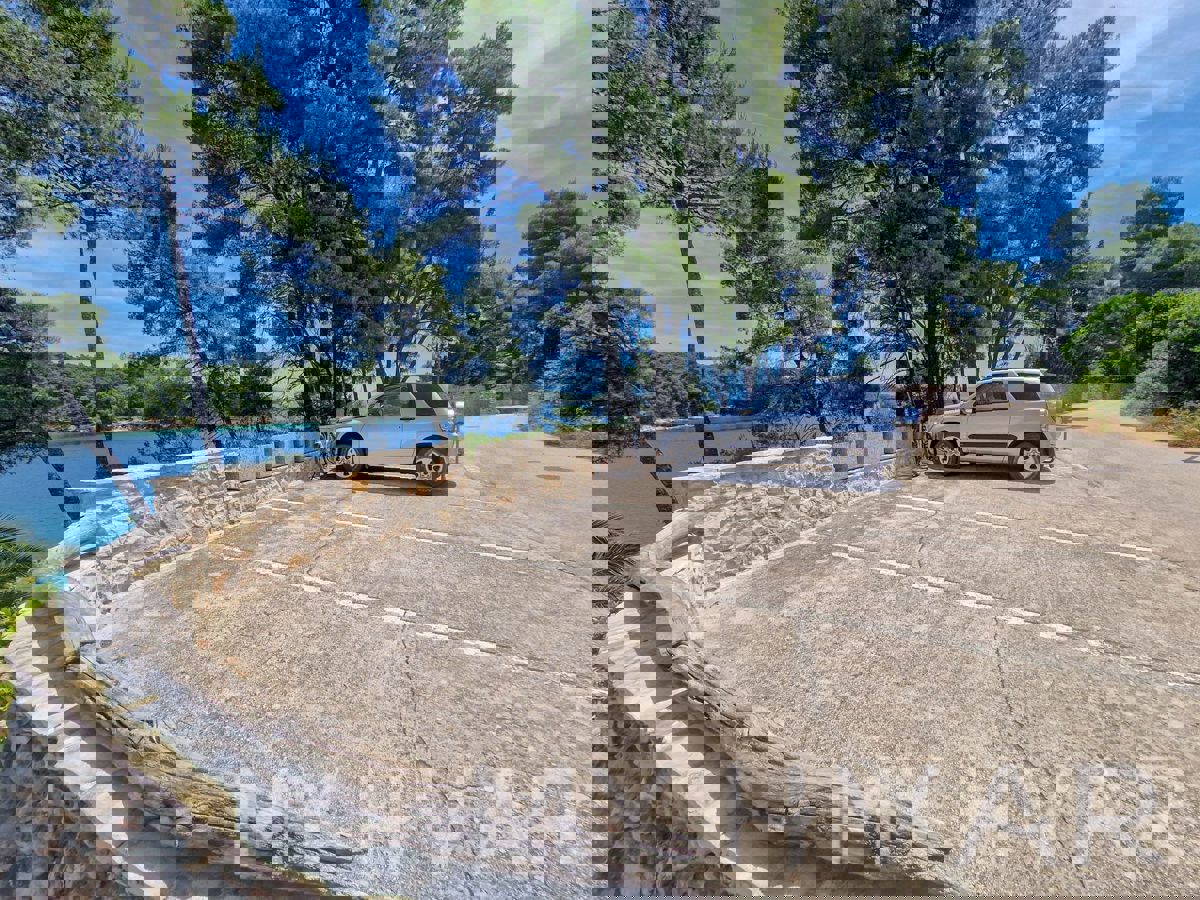 Casa unica in prima fila sul mare a Jelsa/Vrboska