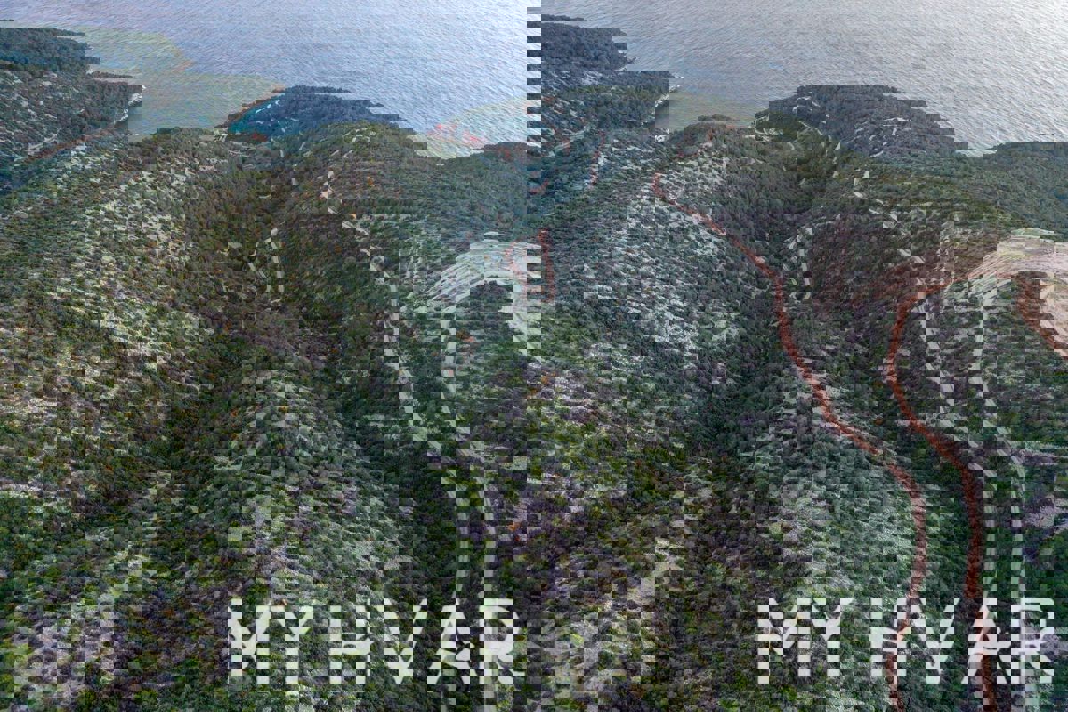 Campo nella vicina baia Medvidina #1