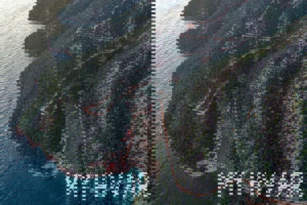 Campo nella vicina baia Medvidina #1