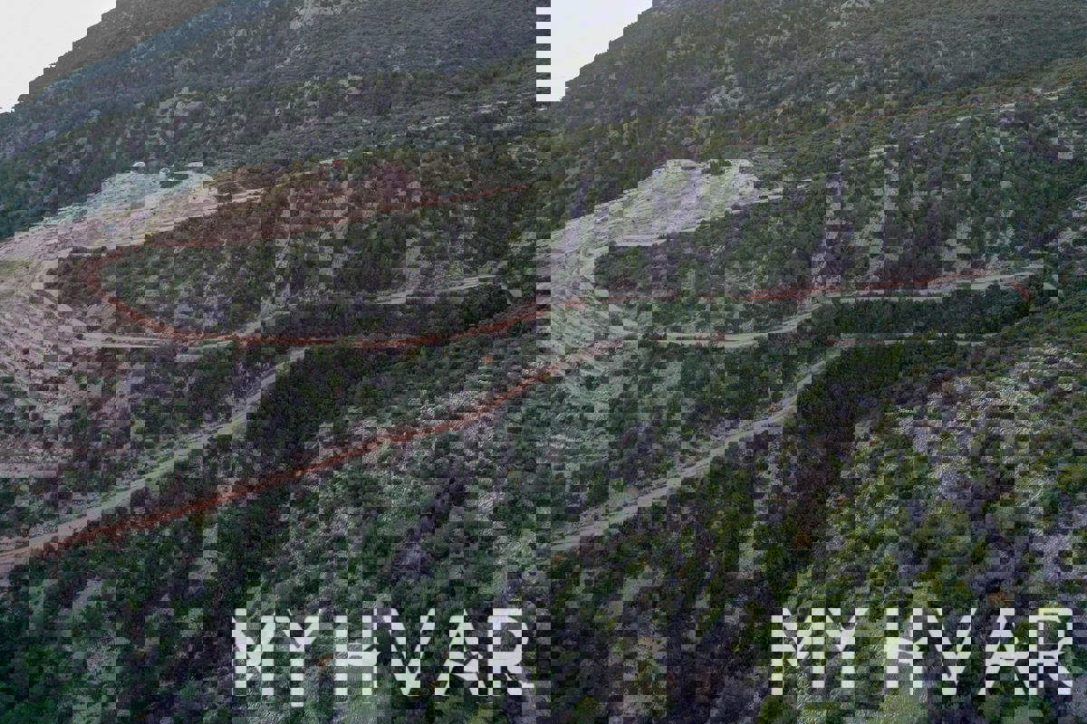 Campo nella vicina baia Medvidina #1