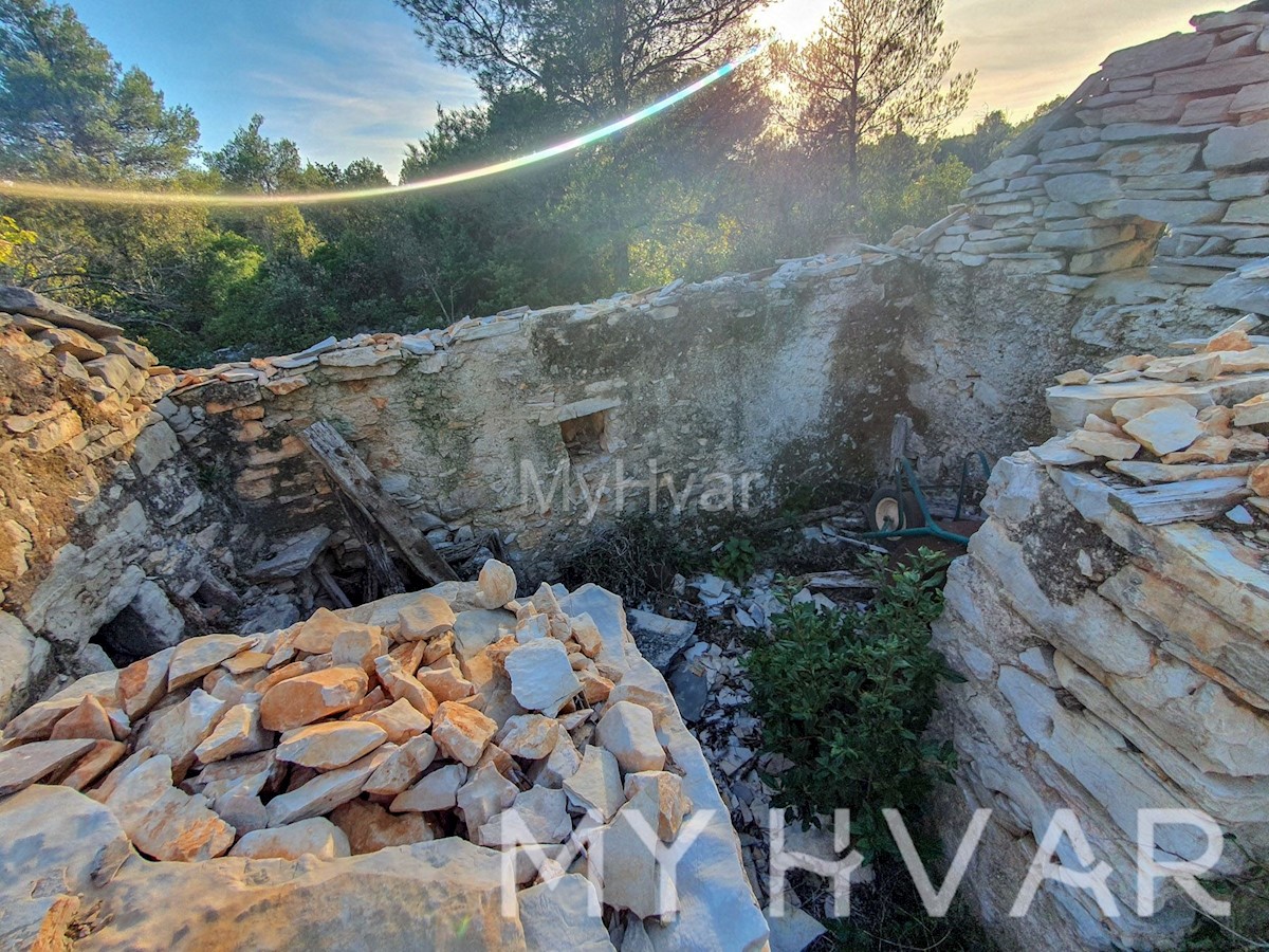 Case in pietra vicino a Basina