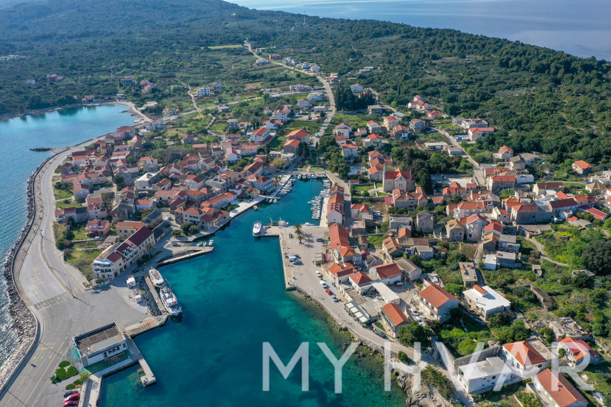 Appartamento con Taverna nel Centro di Sućuraj