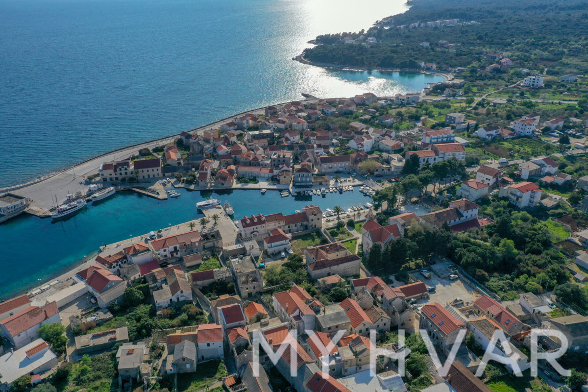 Appartamento con Taverna nel Centro di Sućuraj