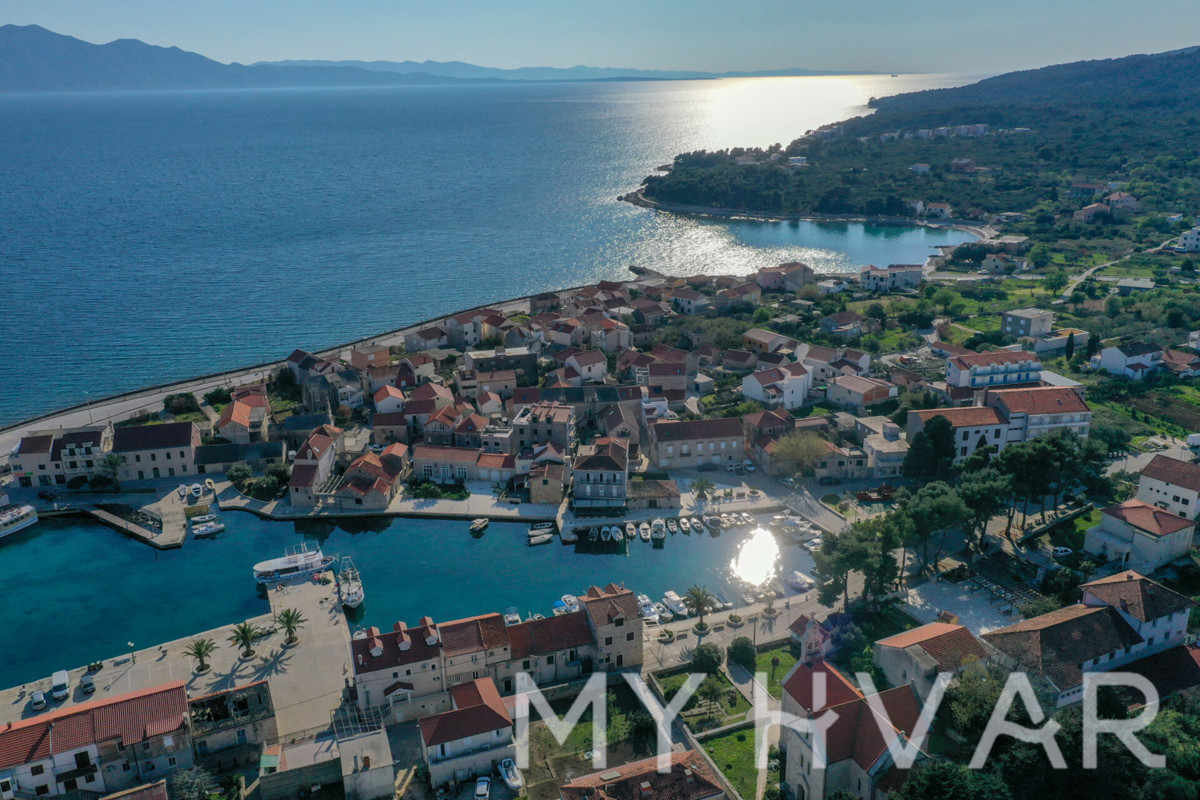 Appartamento con Taverna nel Centro di Sućuraj