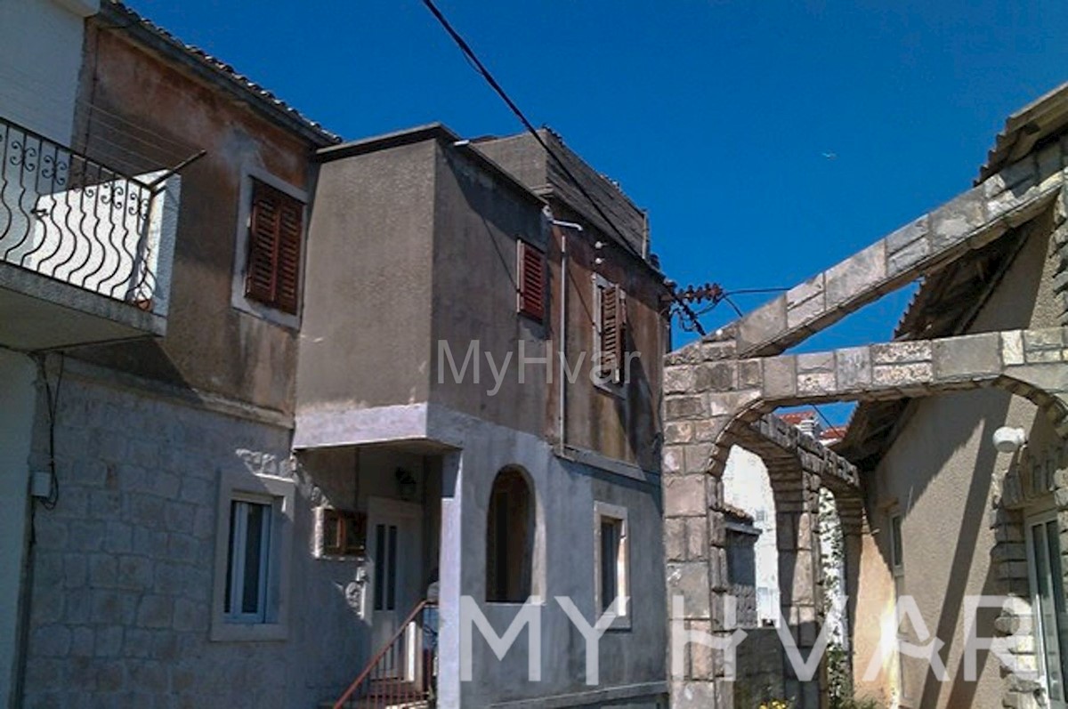 Appartamento con Taverna nel Centro di Sućuraj