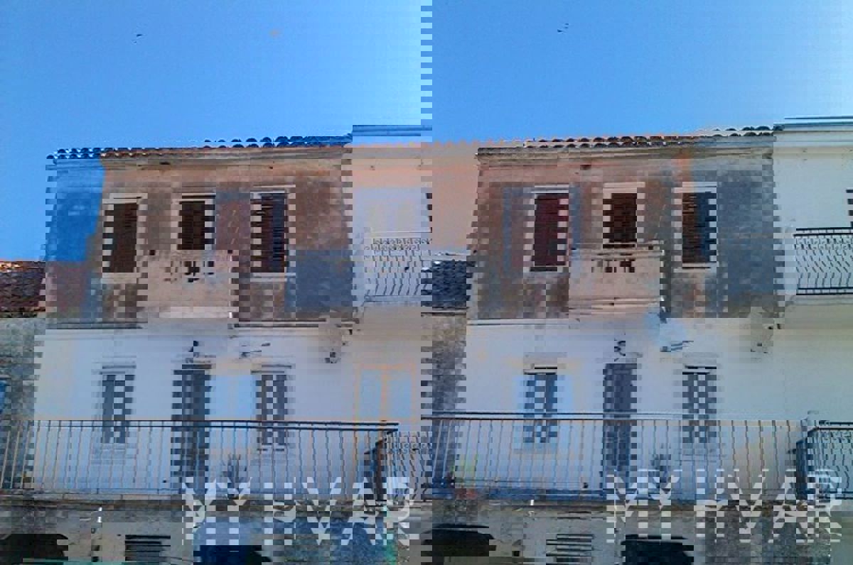 Appartamento con Taverna nel Centro di Sućuraj