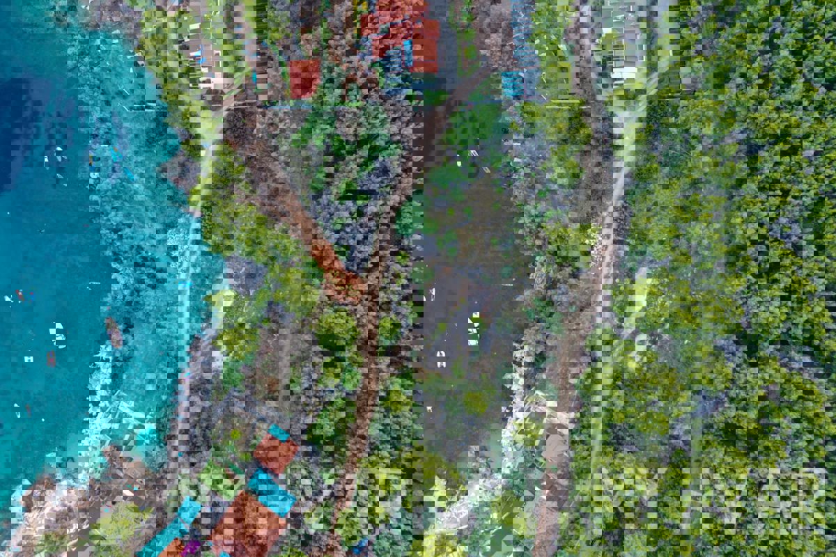 Terreno edificabile Prima fila al mare a Zavala