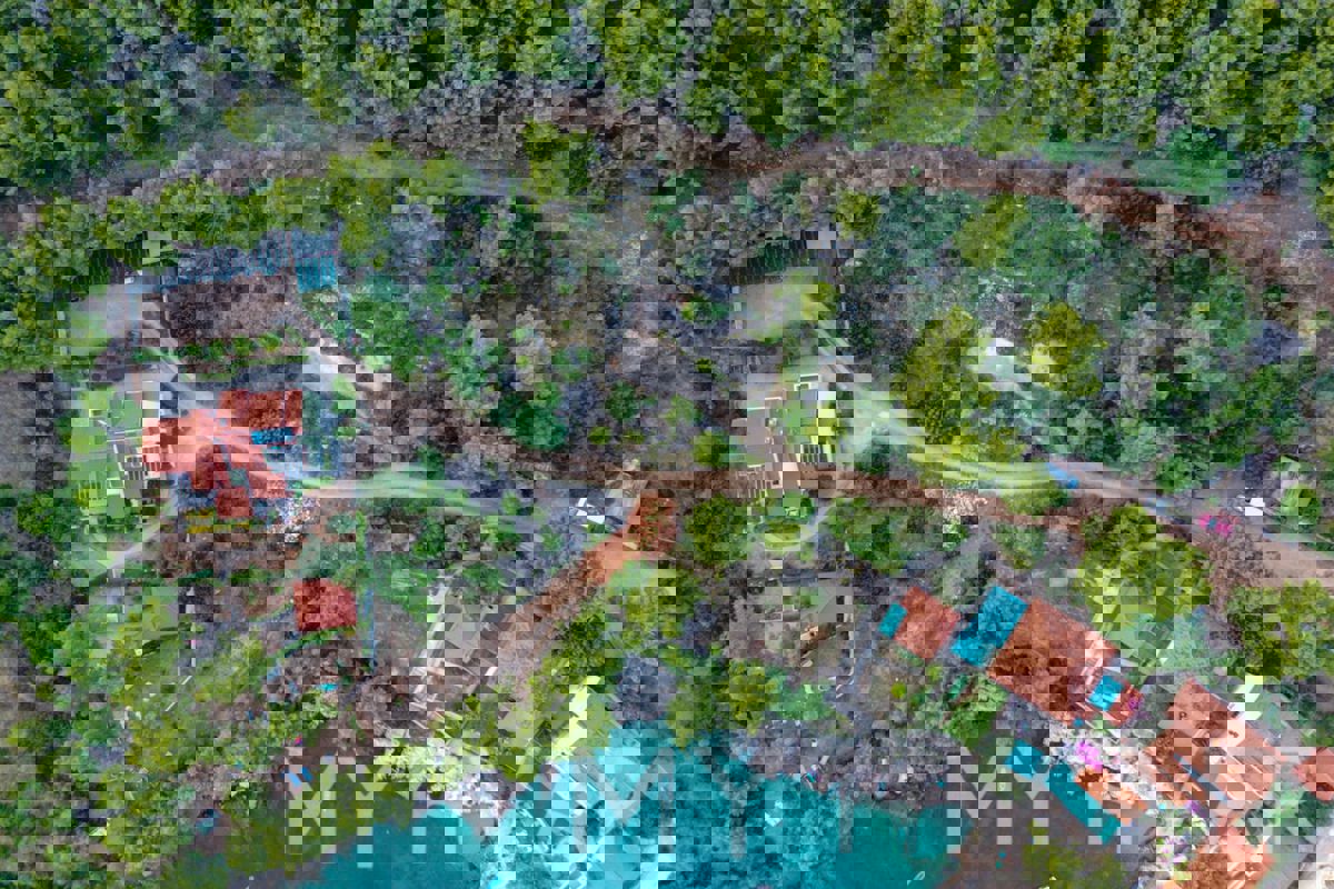 Terreno edificabile Prima fila al mare a Zavala