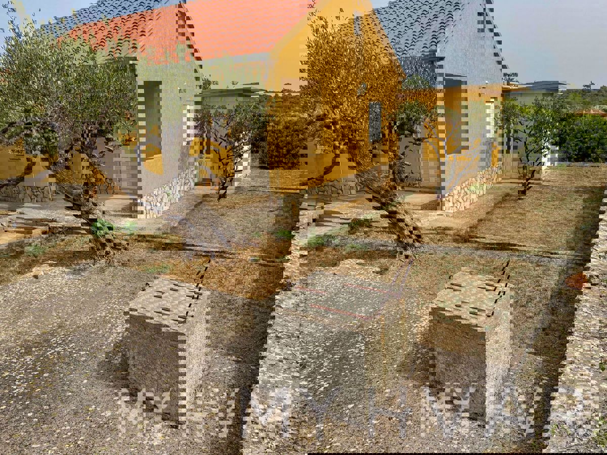 Casa al piano terra a Zastražišće