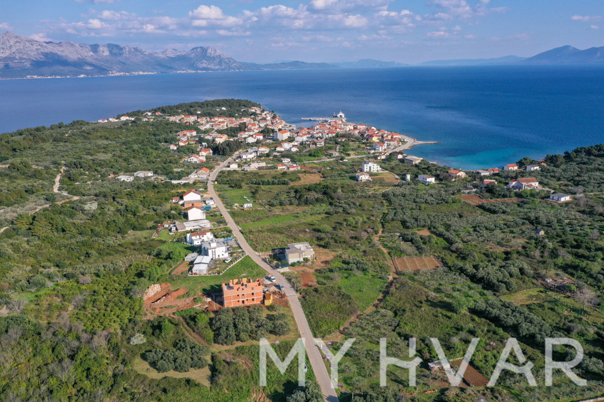 Terreno edificabile attraente a Sućuraj
