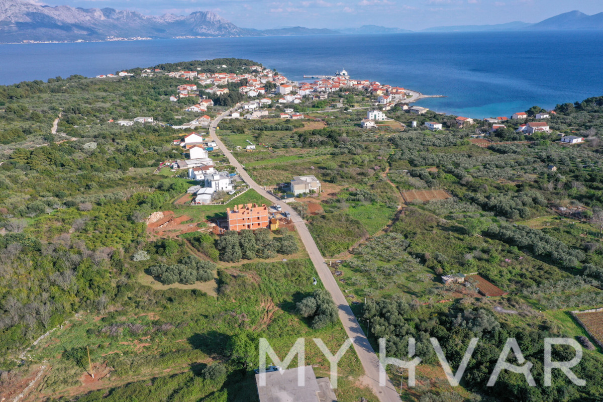 Terreno edificabile attraente a Sućuraj