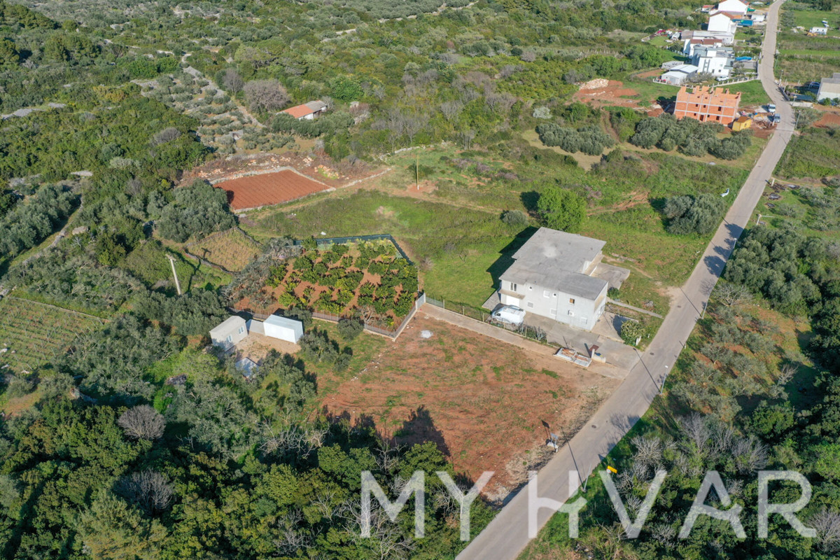 Terreno edificabile attraente a Sućuraj