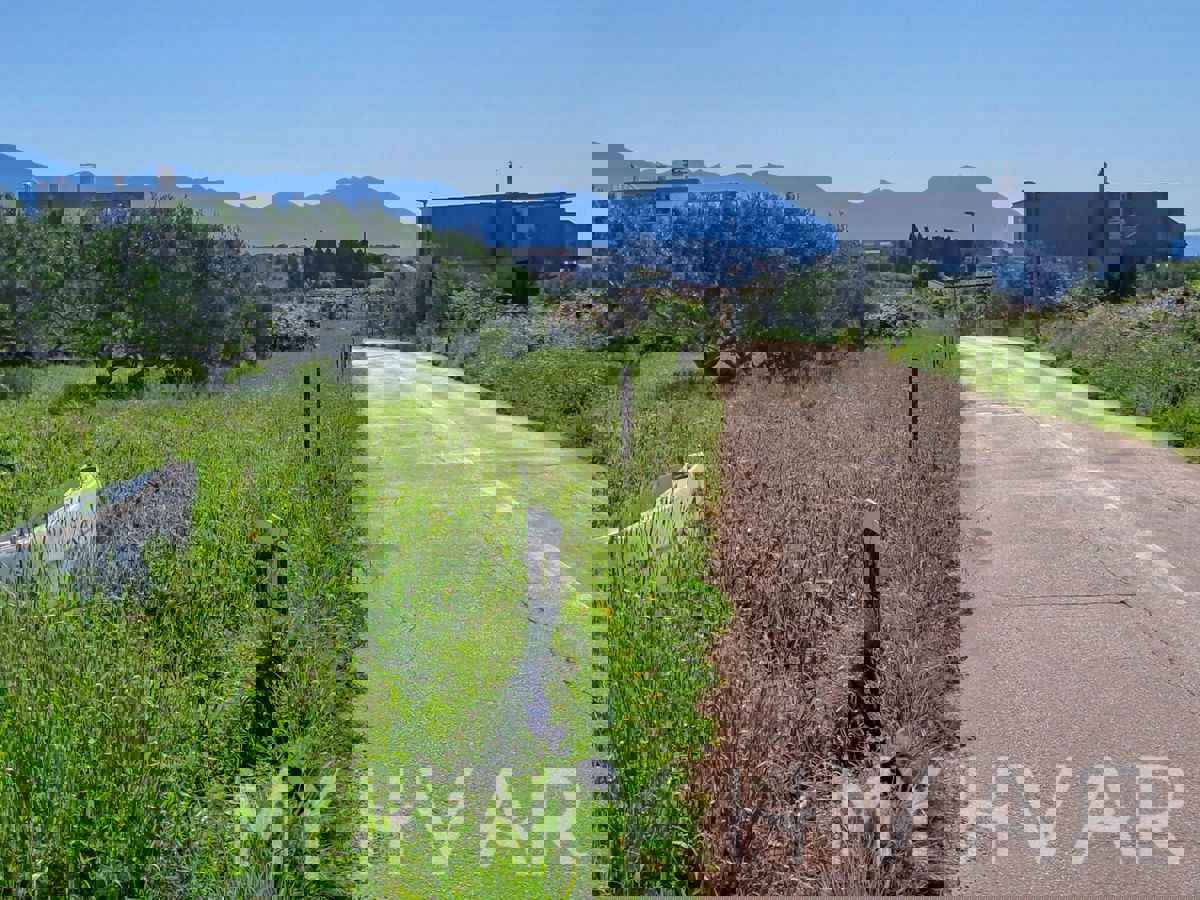 Terreno edificabile attraente a Sućuraj