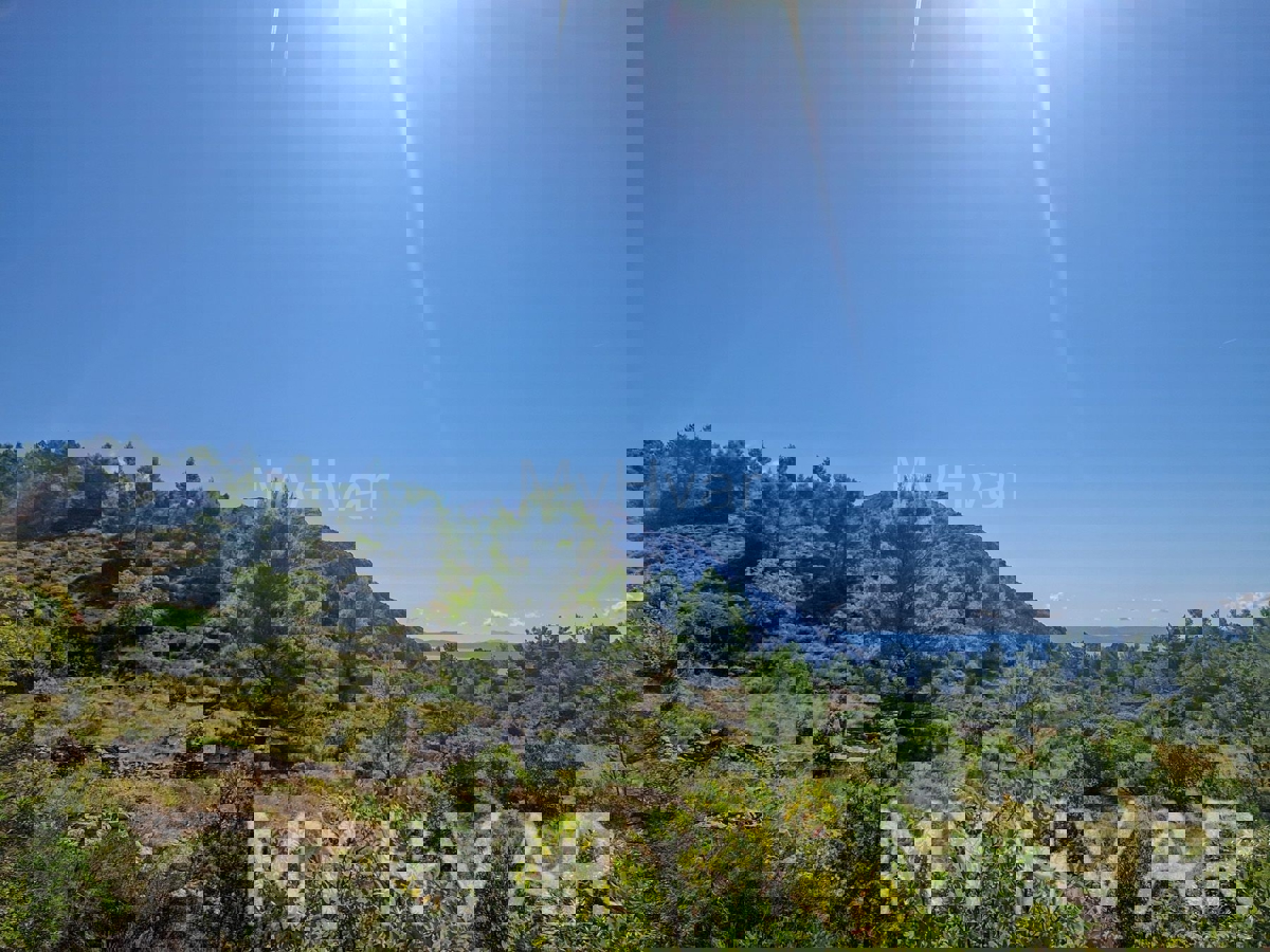 Terreno con vista panoramica e casa